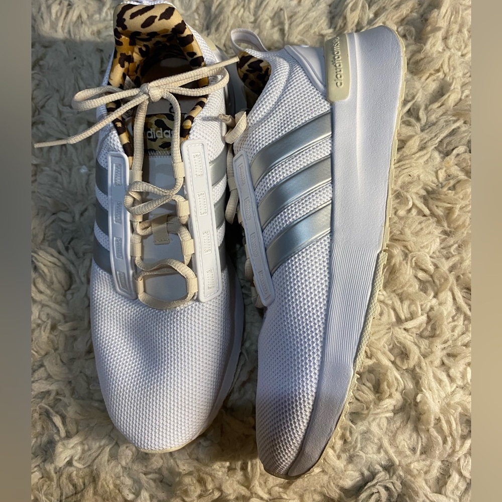 ADIDAS SIZE 10 TENNIS SHOES